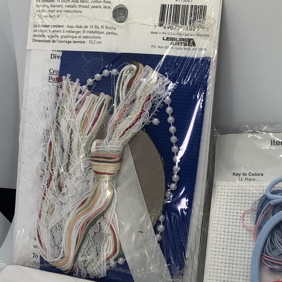 Bundle of 7 CHRISTMAS Cross-Stitch Holiday Poinsettia Dolphin & Santa Kits - Picture 8 of 17